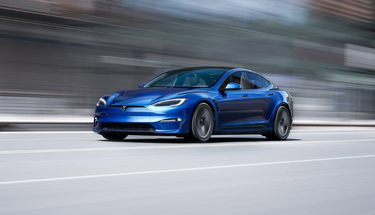 Tesla Model S 4