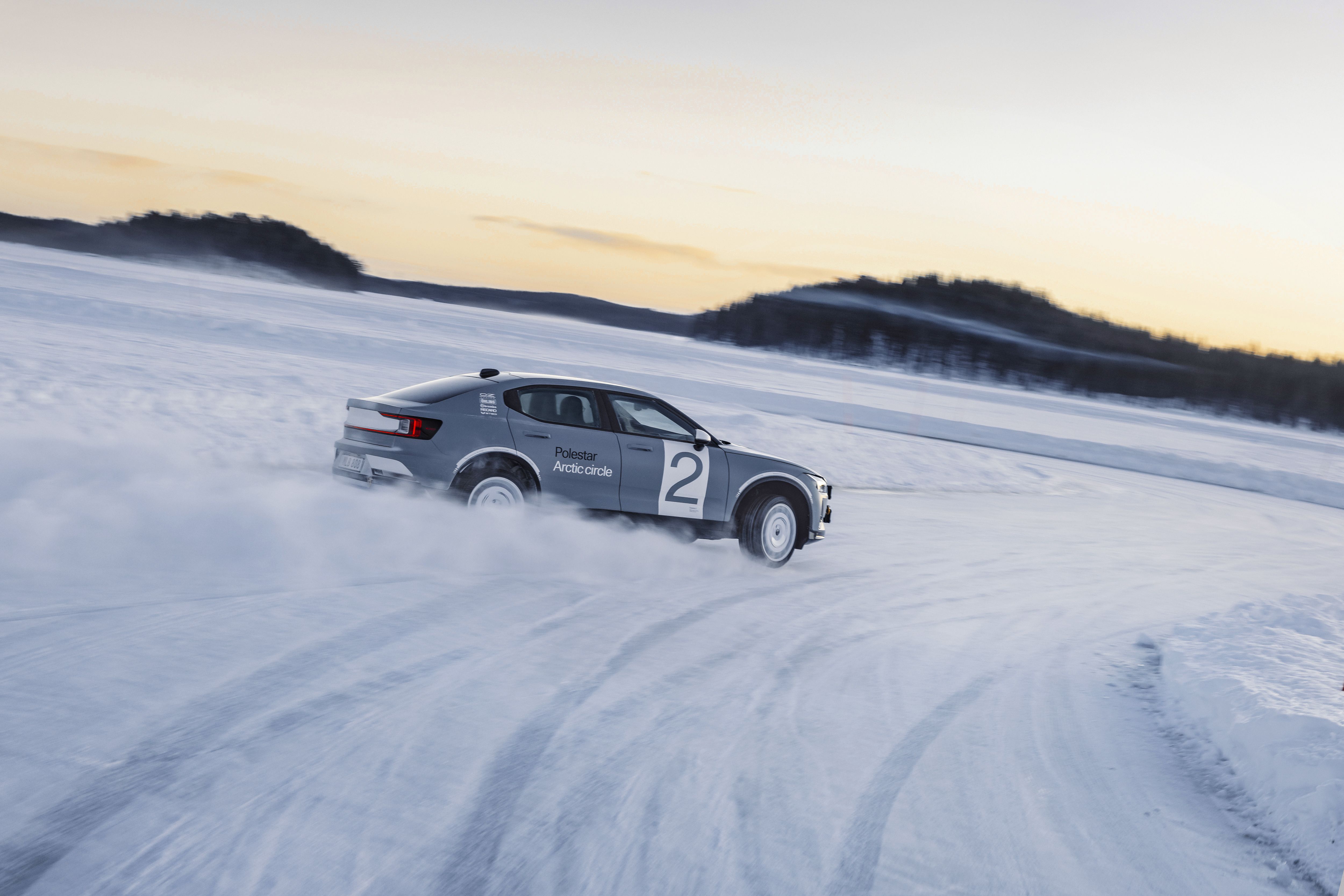 Polestar 2 en el Circulo Polar Ártico