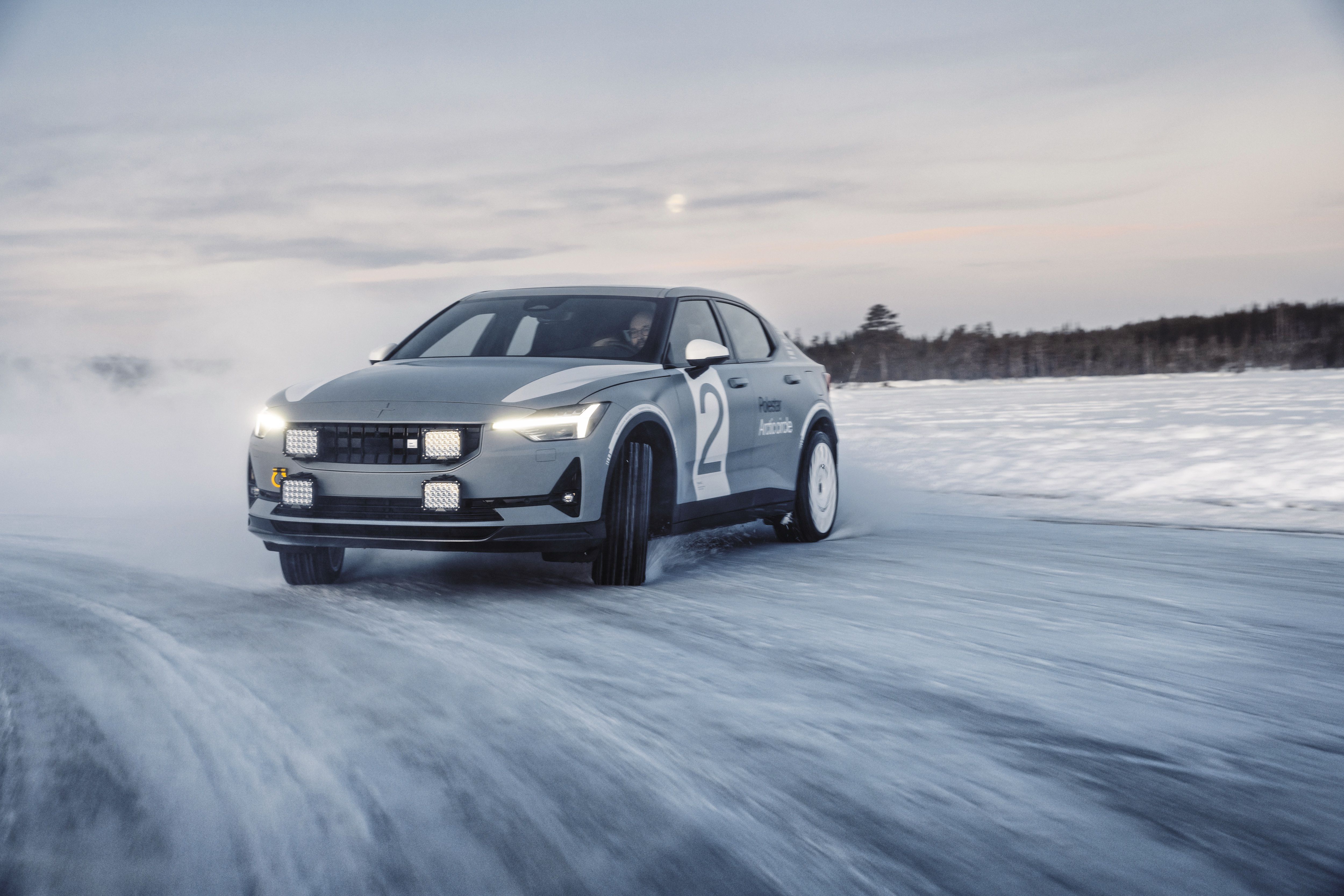 Polestar 2 en el Circulo Polar Ártico