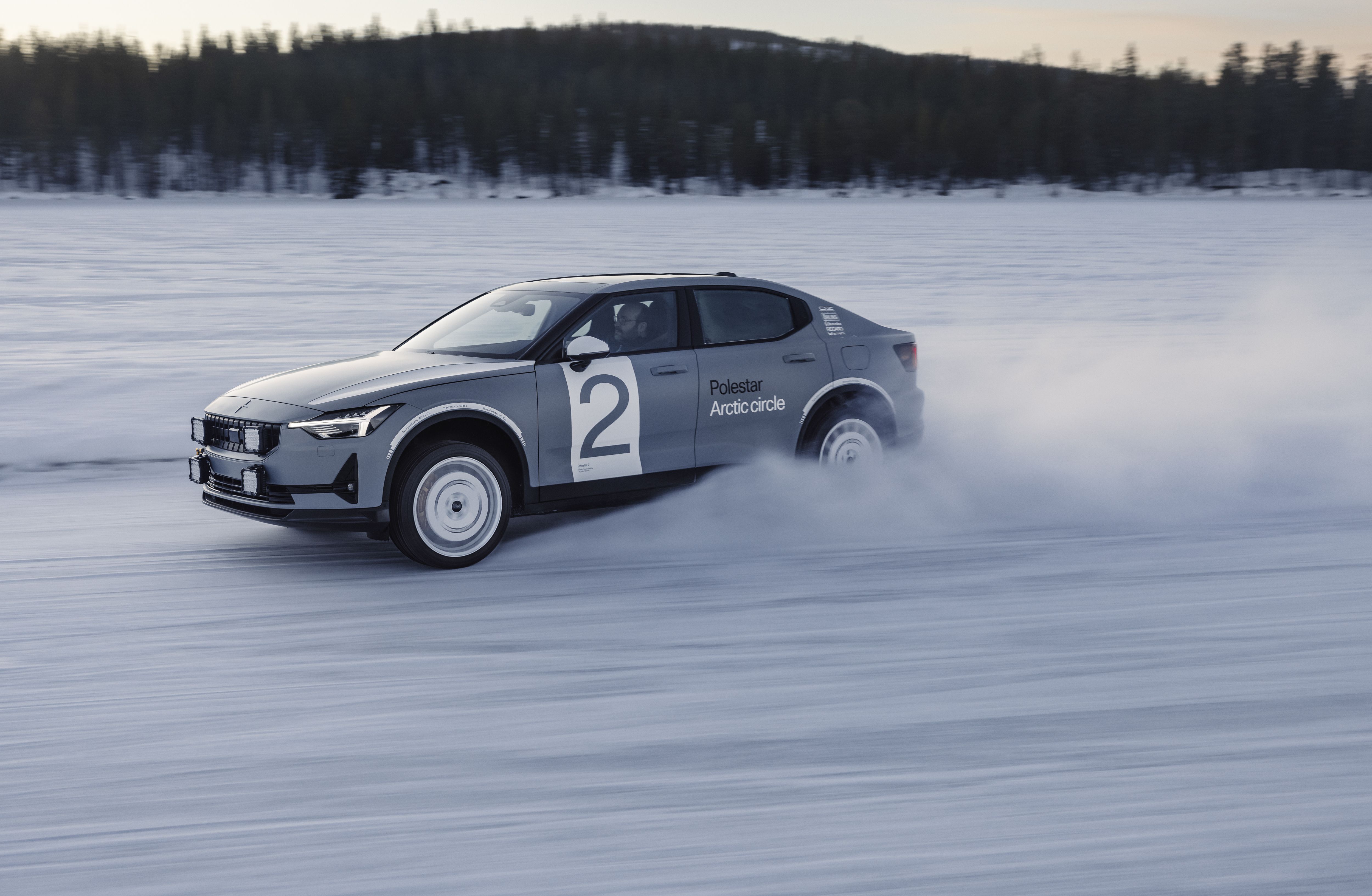 Polestar 2 en el Circulo Polar Ártico