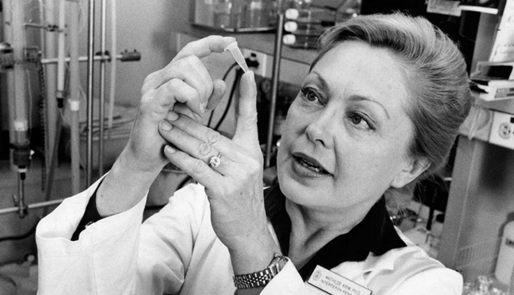 Mathilde Krim destacó por sus trabajos en la lucha contrea el SIDA y el VIH.