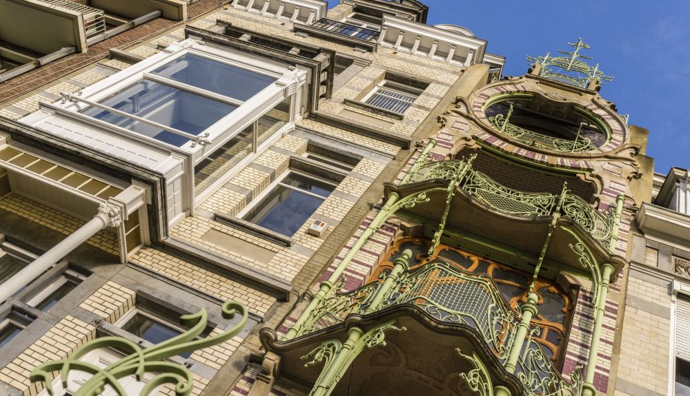 La Maison Saint Cyr es uno de los ejemplos de Art Nouveau en Bruselas. La Maison Saint Cyr es uno de los ejemplos de Art Nouveau en Bruselas.