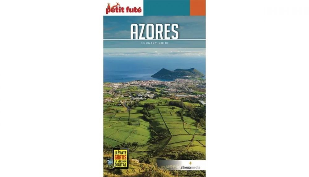 Portada de la guía dedicada a las Azores, de la colección Petit Futé.