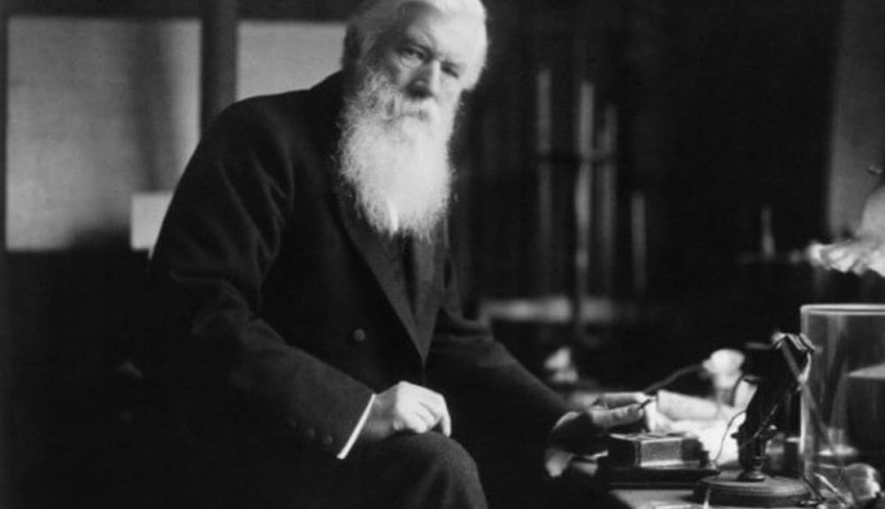 El químico inglés Joseph Swan abordó el problema de rentabilidad de los inventores anteriores. El químico inglés Joseph Swan abordó el problema de rentabilidad de los inventores anteriores.
