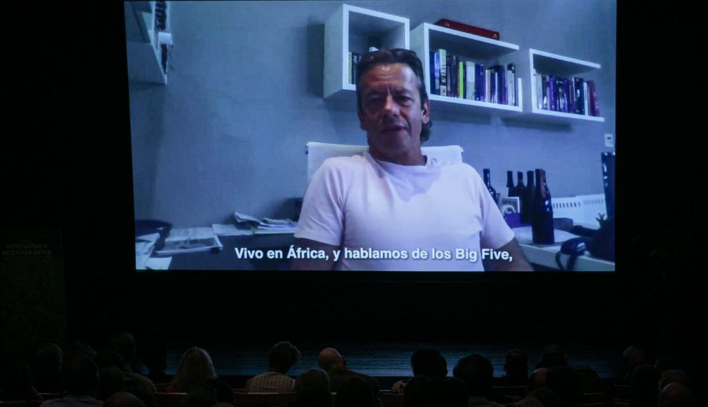 Un momento de la intervención del viticultor Johan Reyneke. Un momento de la intervención del viticultor Johan Reyneke.