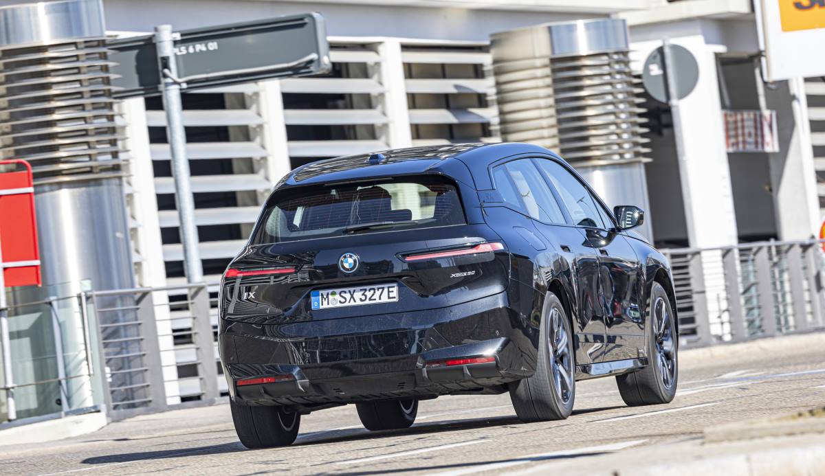 BMW iX xDrive50 AH 12
