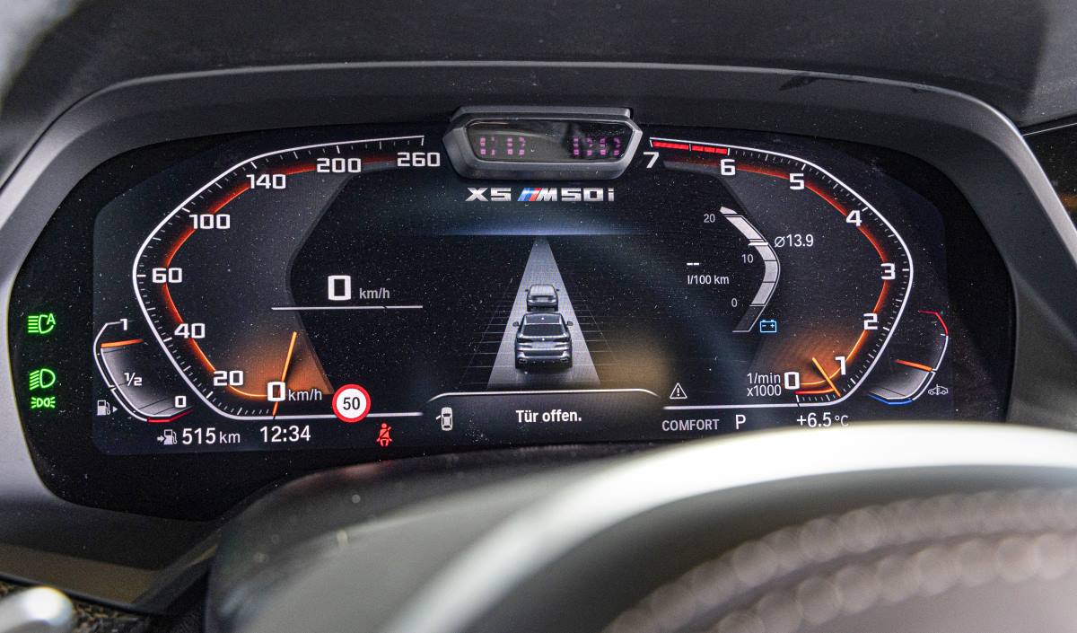 BMW X5 M50i AH 33