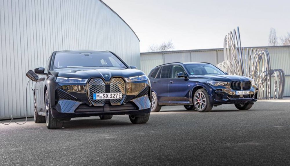BMW ix50 vs BMW X5 M50i BMW ix50 vs BMW X5 M50i