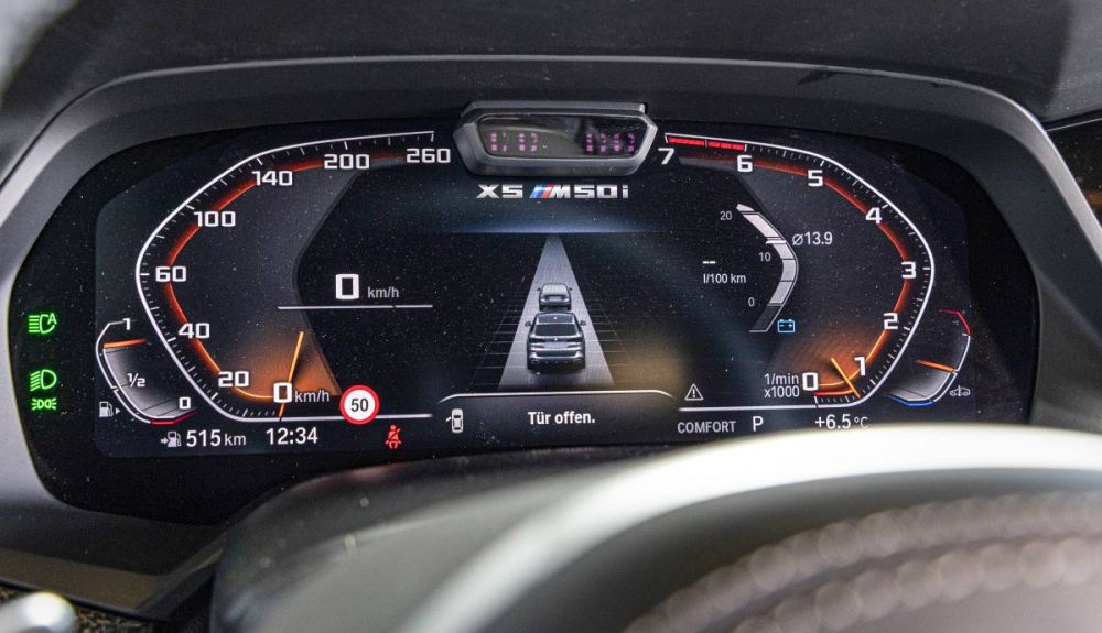 BMW X5 M50i AH 33 BMW X5 M50i AH 33