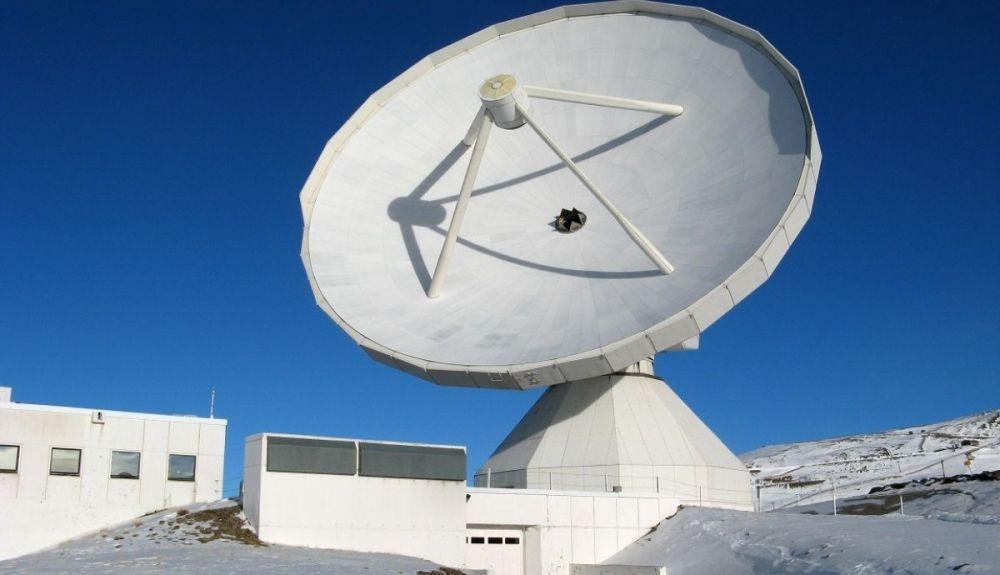 La antena IRAM de treinta metros situada en Sierra Nevada (Granada) jugó un papel esencial en las observaciones. La antena IRAM de treinta metros situada en Sierra Nevada (Granada) jugó un papel esencial en las observaciones.