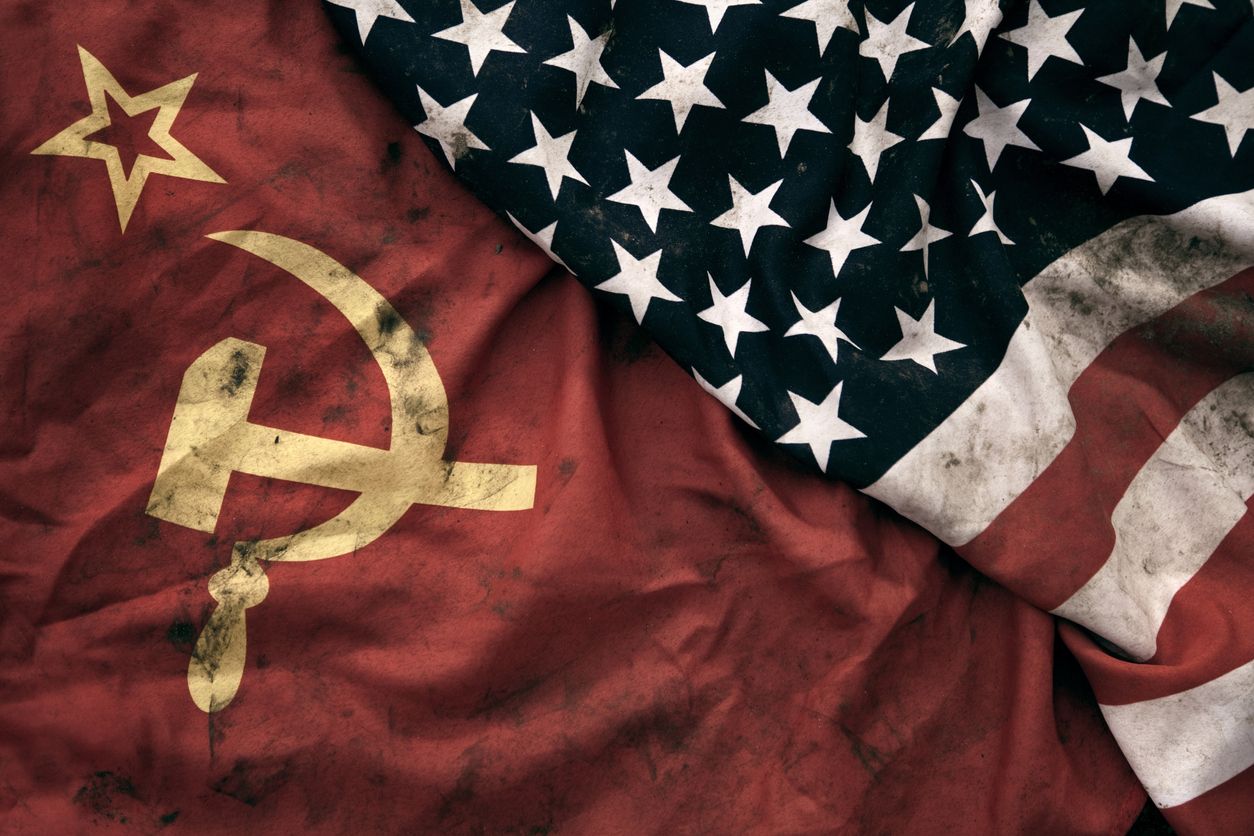 Las tensiones derivadas de la Segunda Guerra Mundial fueron el origen de las causas de la Guerra Fría.