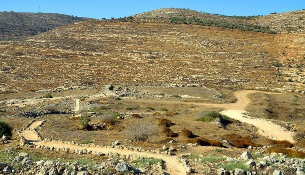 En Shiloh, se encontraba un importante santuario, que contenía el Arca de la Alianza. En Shiloh, se encontraba un importante santuario, que contenía el Arca de la Alianza.