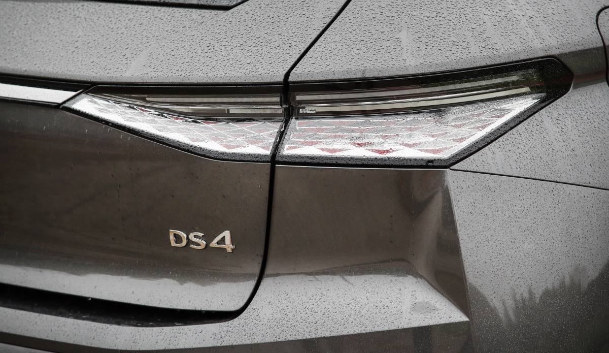 DS 4 E Tense 225 18