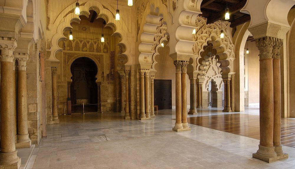 El Palacio de la Aljafería es un claro ejemplo del mudéjar aragonés.