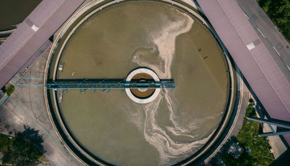 Planta de tratamiento de aguas residuales en Zurich, Suiza. Planta de tratamiento de aguas residuales en Zurich, Suiza.