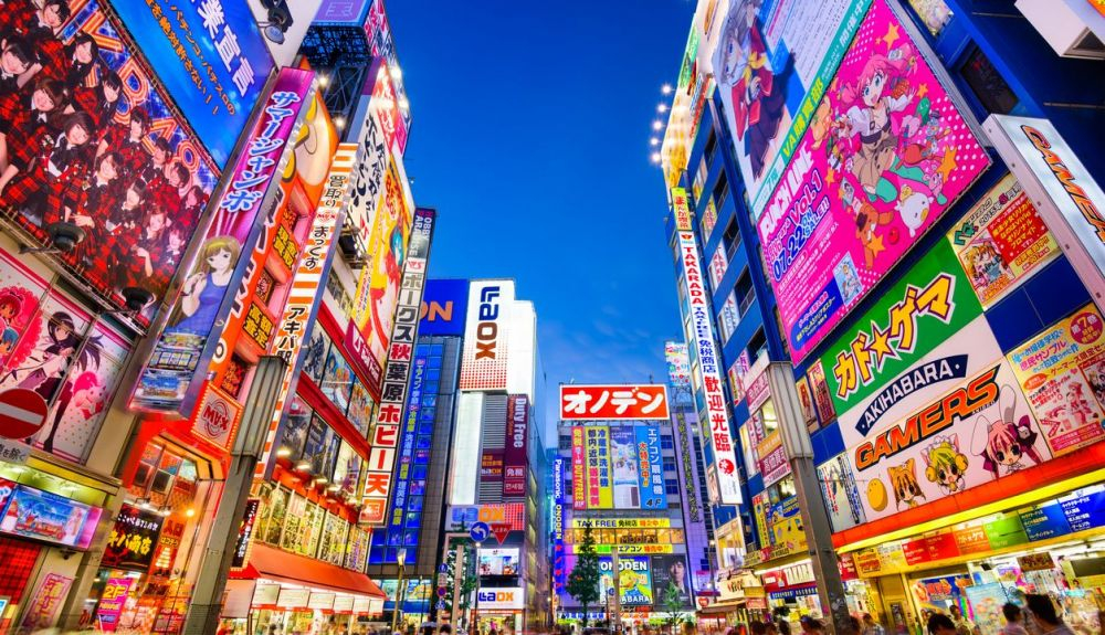 Akihabara se encuentra en la zona este de Tokio. Akihabara se encuentra en la zona este de Tokio.