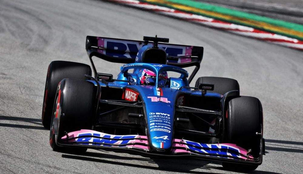 Fernando ALonso en su Alpine A522 correrá por las calles del Principado este fin de semana