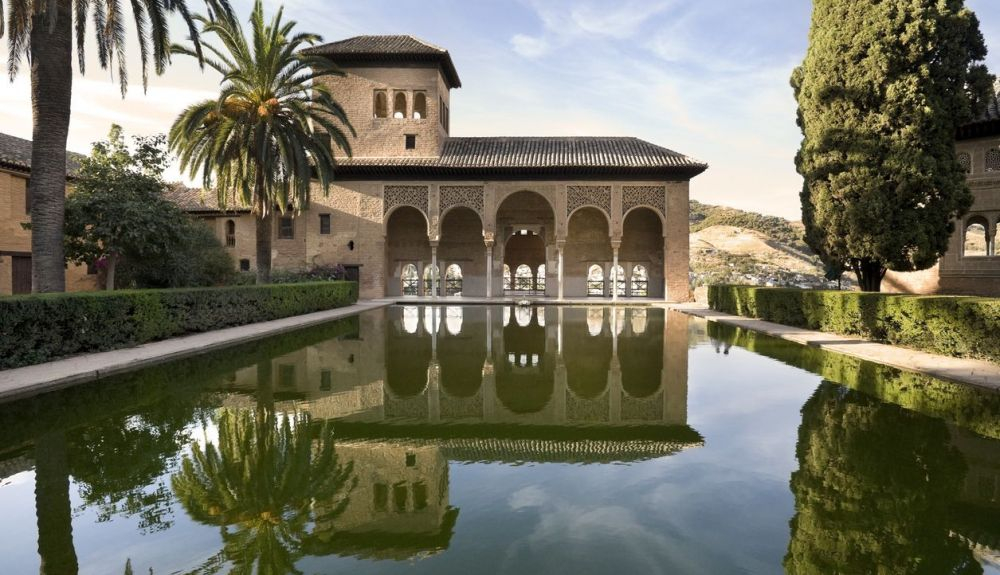 Esta guía de Granada incluye información sobre los monumentos y museos más interesantes de la ciudad.