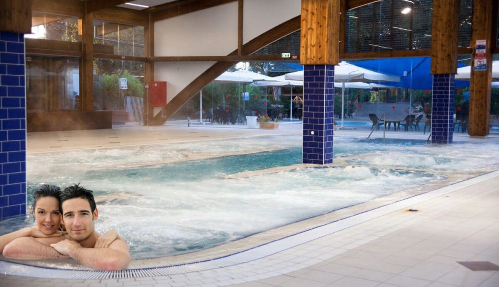 Huéspedes disfrutan de las piscinas termominerales de Hamei Gaash
