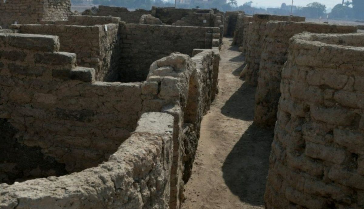 La ciudad perdida fue encontrada cerca de algunos de los monumentos más conocidos de Egipto.
