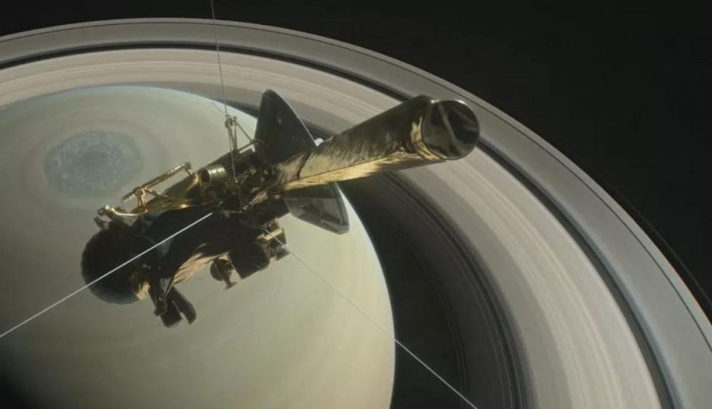 Esta ilustración muestra a Cassini sobre el hemisferio norte de Saturno.