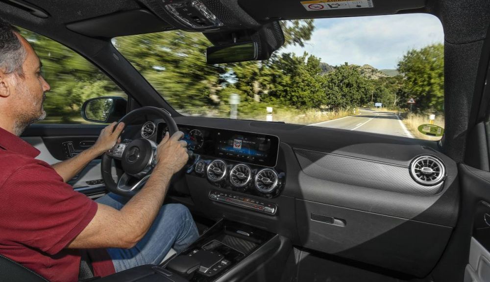 al volante del mercedes gla 200d 1 1000x575