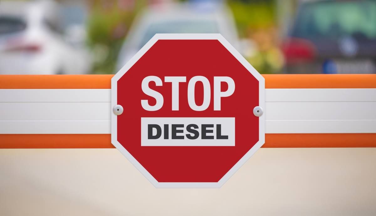 El nuevo impuesto al diésel ya es una realidad aprobada por el Gobierno: Este día entra en vigor 1 Motor16 las marcas que dejaran de fabricar ya coches diesel y gasolina antes de que la ue prohiba su venta imagen istock Motor16