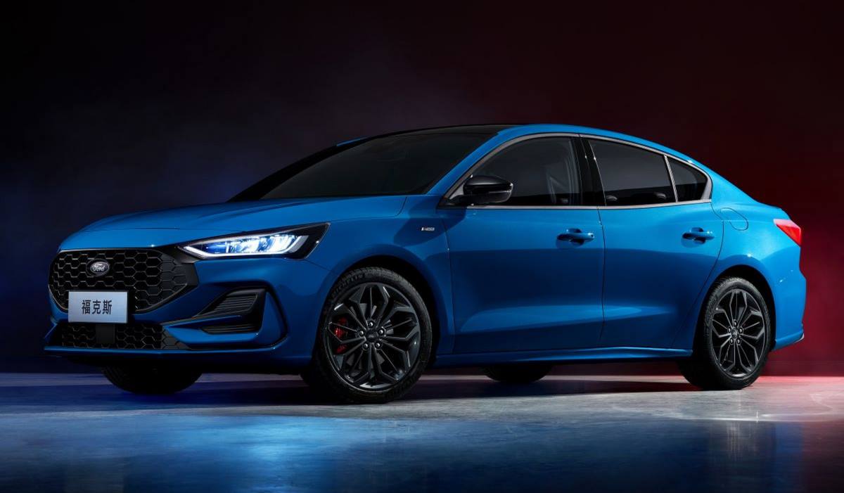 Ford Focus 2023 8