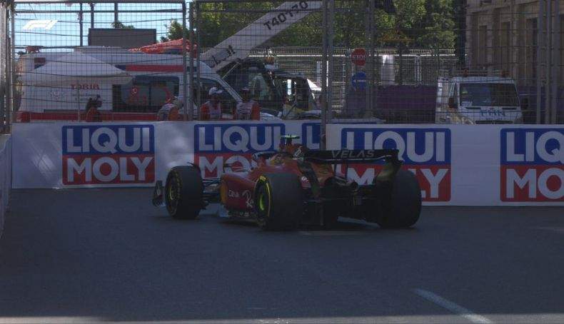 3 Carlos Sainz se fue recto en la curva 3