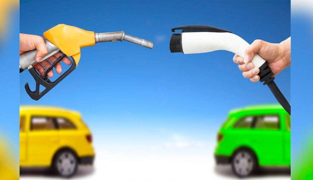 Analizamos si compensa o no comprar un coche eléctrico frente a uno de combustión de la mano del RACE. Foto: iStock.