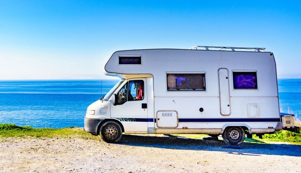 Te contamos el permiso de conducir que necesitas para ponerte al volante de una autocaravana. Foto: iStock. Te contamos el permiso de conducir que necesitas para ponerte al volante de una autocaravana. Foto: iStock.
