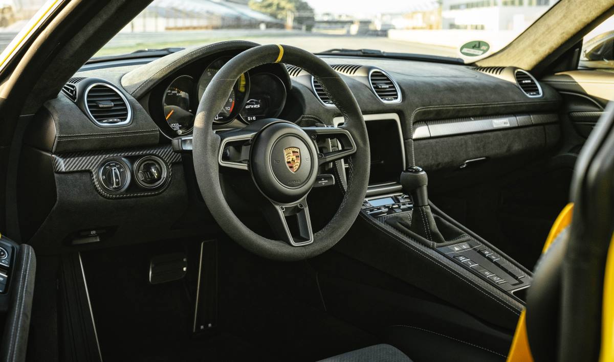 PORSCHE 718 CAYMAN GT4 RS (4)