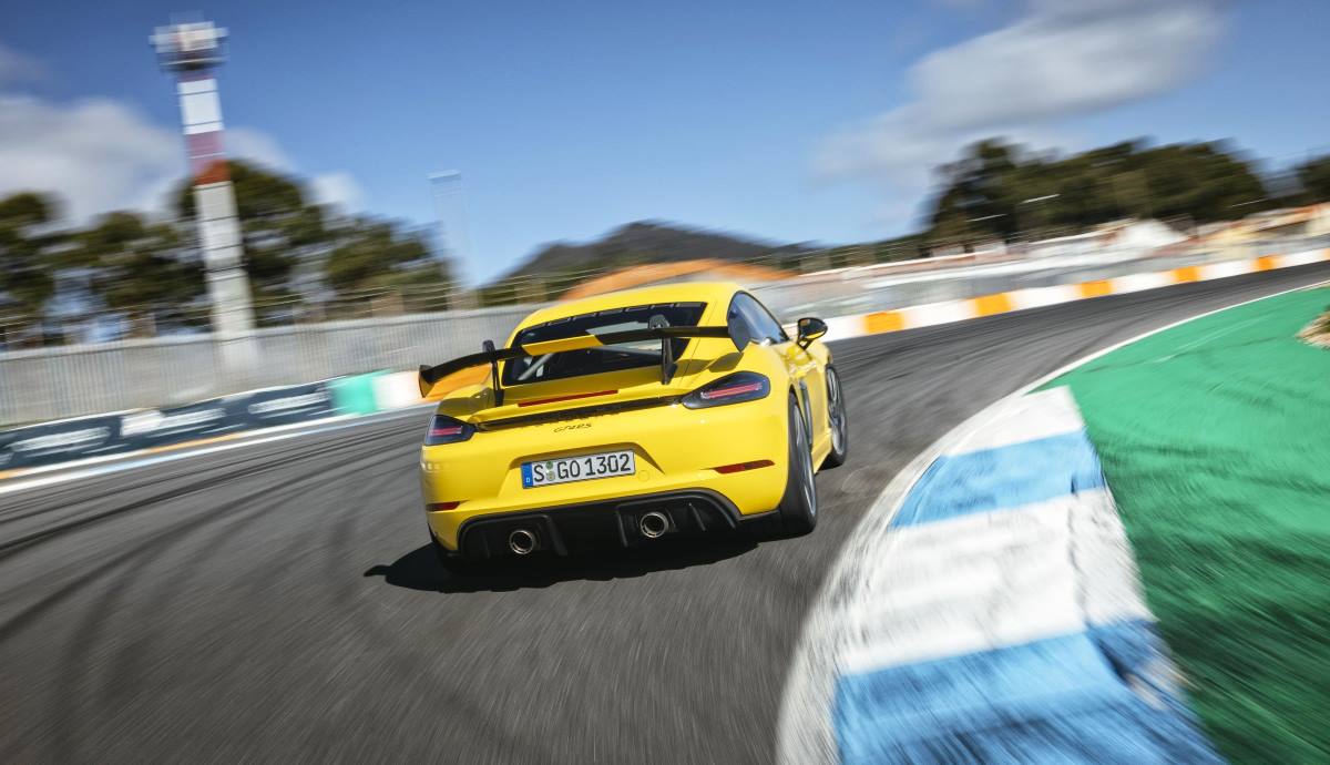PORSCHE 718 CAYMAN GT4 RS (17)
