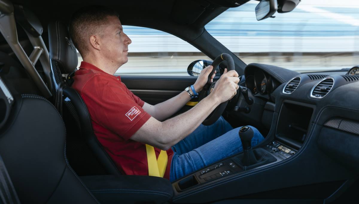 PORSCHE 718 CAYMAN GT4 RS (20)
