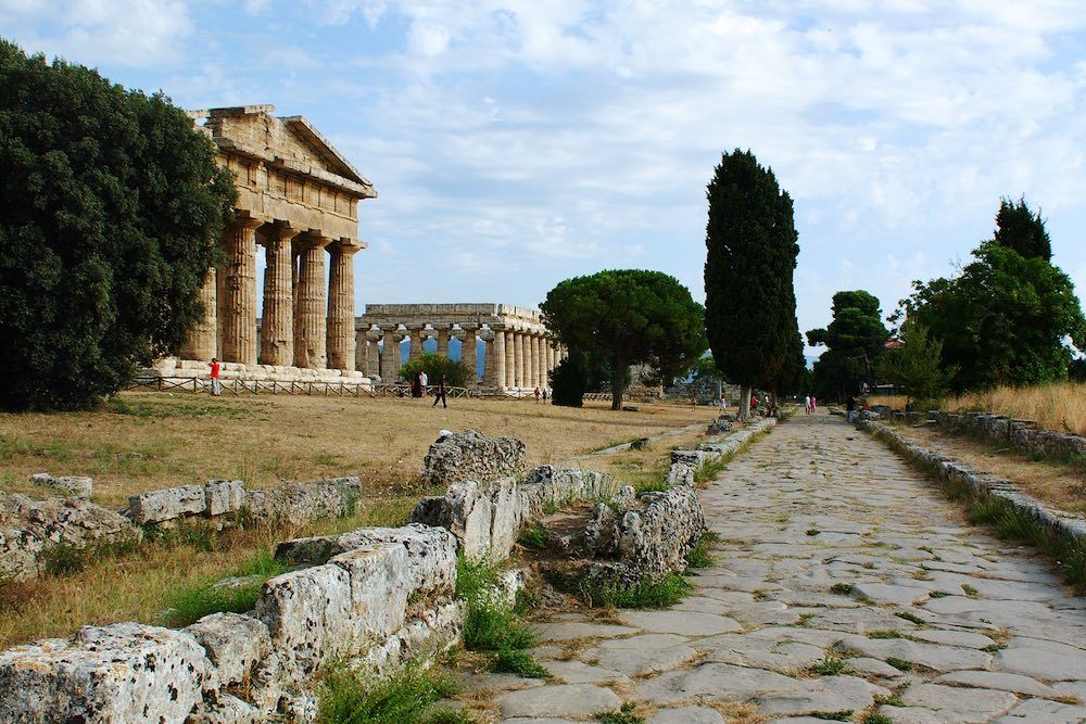 Paestum conserva intacta su belleza después de 2.500 años de su fundación (Región Campania).