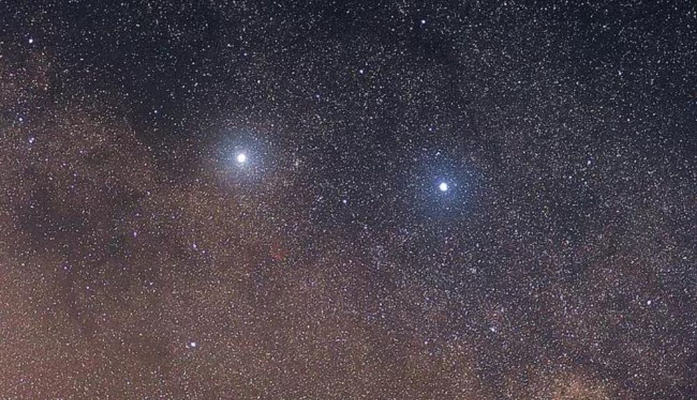 Todas las estrellas que más brillan en el cielo pertenecen a la Vía Láctea.