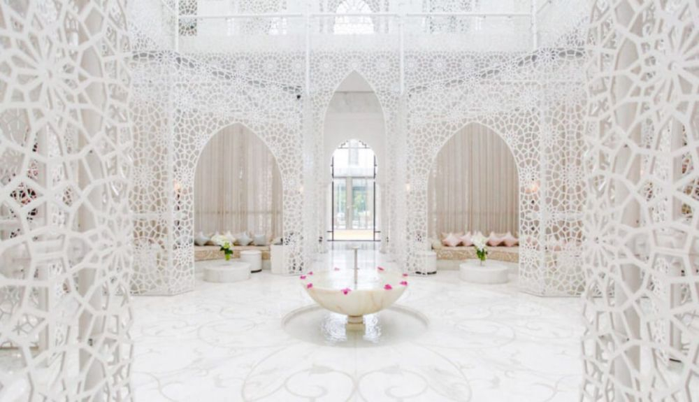 El Royal Mansour Spa muestra las complejidades de la artesanía y la arquitectura marroquíes.