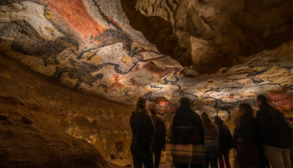 Cueva de Lascaux, reconocida por la UNESCO como Patrimonio de la Humanidad. Cueva de Lascaux, reconocida por la UNESCO como Patrimonio de la Humanidad.