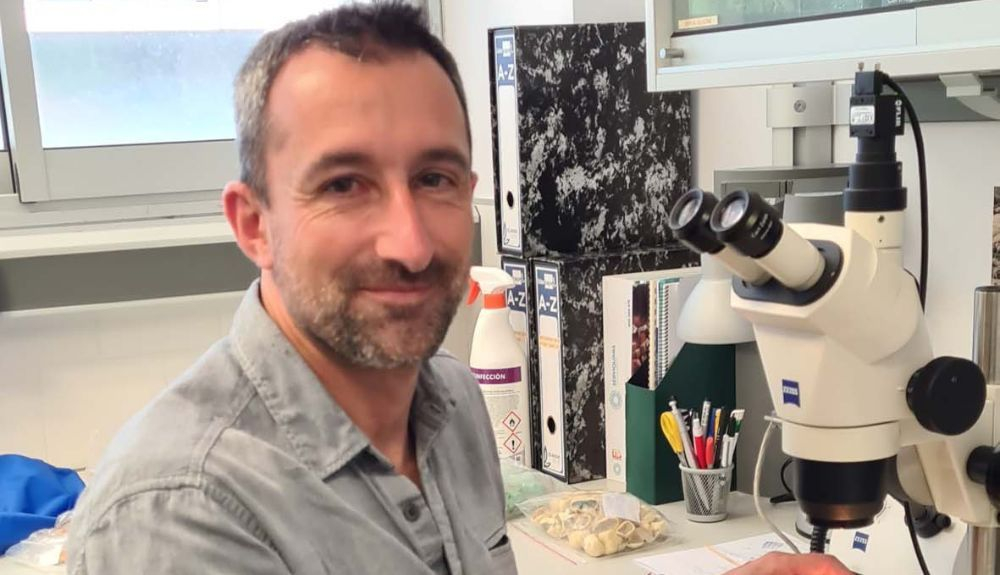 El doctor Florent Rivals es paleobiólogo, especializado en la paleoecología evolutiva de los grandes mamíferos y el contexto ecológico en Europa y Oriente Próximo del Plio Pleisto El doctor Florent Rivals es paleobiólogo, especializado en la paleoecología evolutiva de los grandes mamíferos y el contexto ecológico en Europa y Oriente Próximo del Plio Pleisto