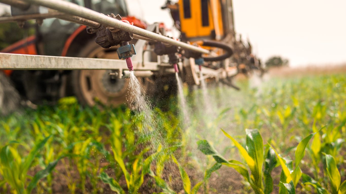 La Comisión Europea presentó recientemente su propuesta para la regulación del uso de pesticidas.