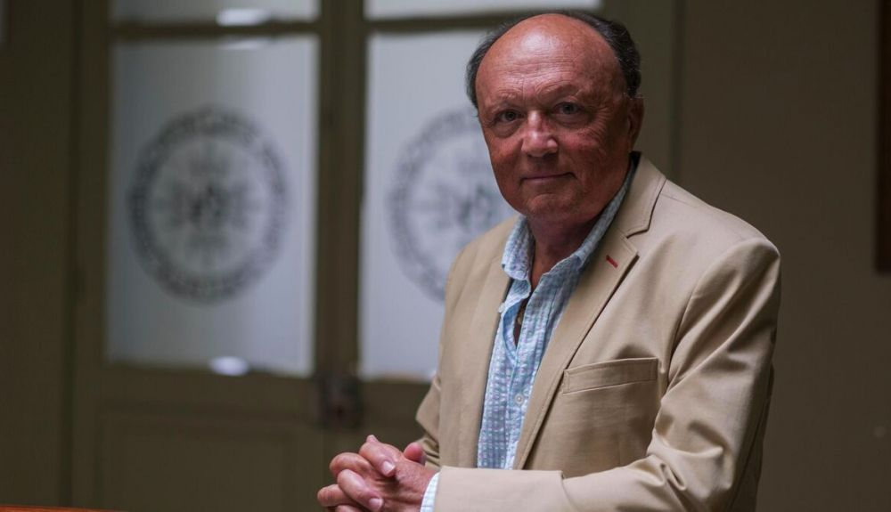 Manuel Barea Patrón nació y estudió en Cádiz. Manuel Barea Patrón nació y estudió en Cádiz.