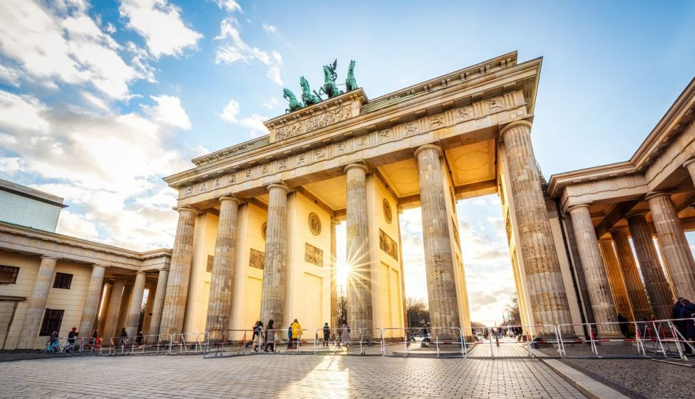 La Puerta de Brandenburgo se construyó en 1791. La Puerta de Brandenburgo se construyó en 1791.