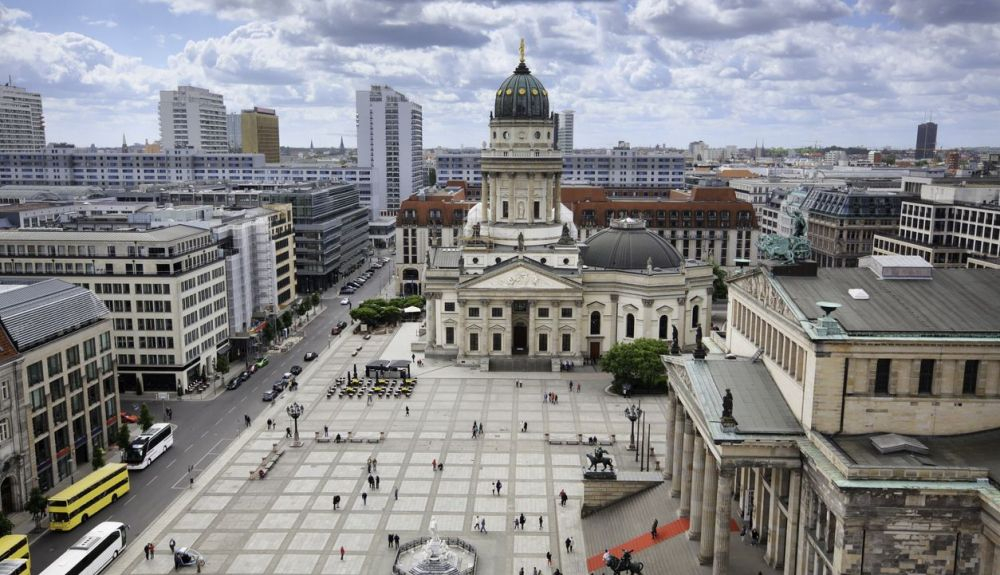 Gendarmenmarkt se encuentra en el céntrico distrito de Mitte. Gendarmenmarkt se encuentra en el céntrico distrito de Mitte.