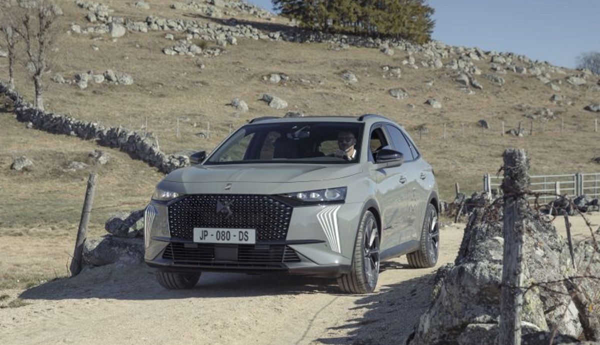 DS 7 Crossback 2022, estética más potente, nueva batería y versión con 360 CV para el nuevo SUV