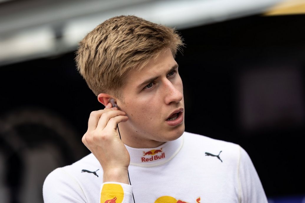 El piloto estonio Juri Vips despedido de Red Bull