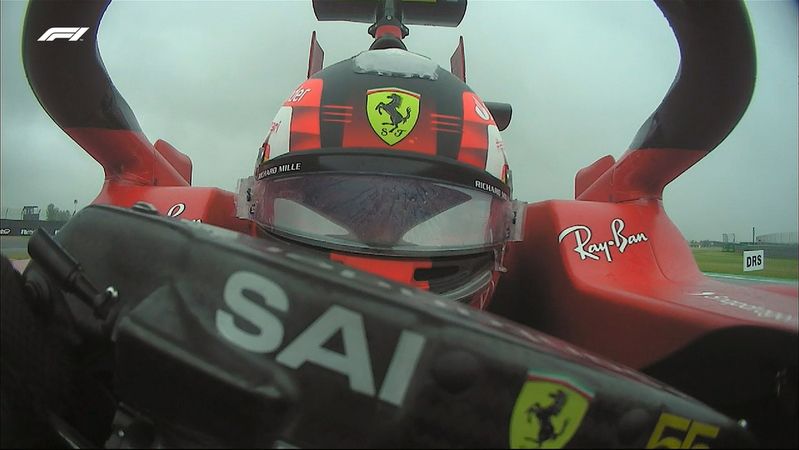 Pole position para Carlos Sainz (Ferrari) bajo la lluvia de Silverstone 