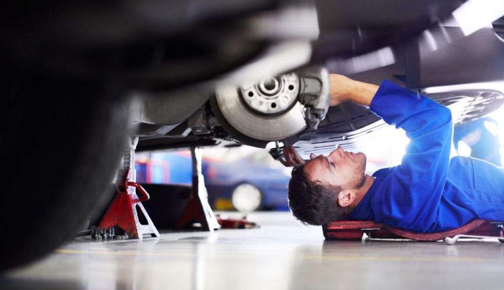 Esto es lo que el conductor de un coche eléctrico debe tener en cuenta en lo que a mantenimiento se refiere. Foto: iStock.