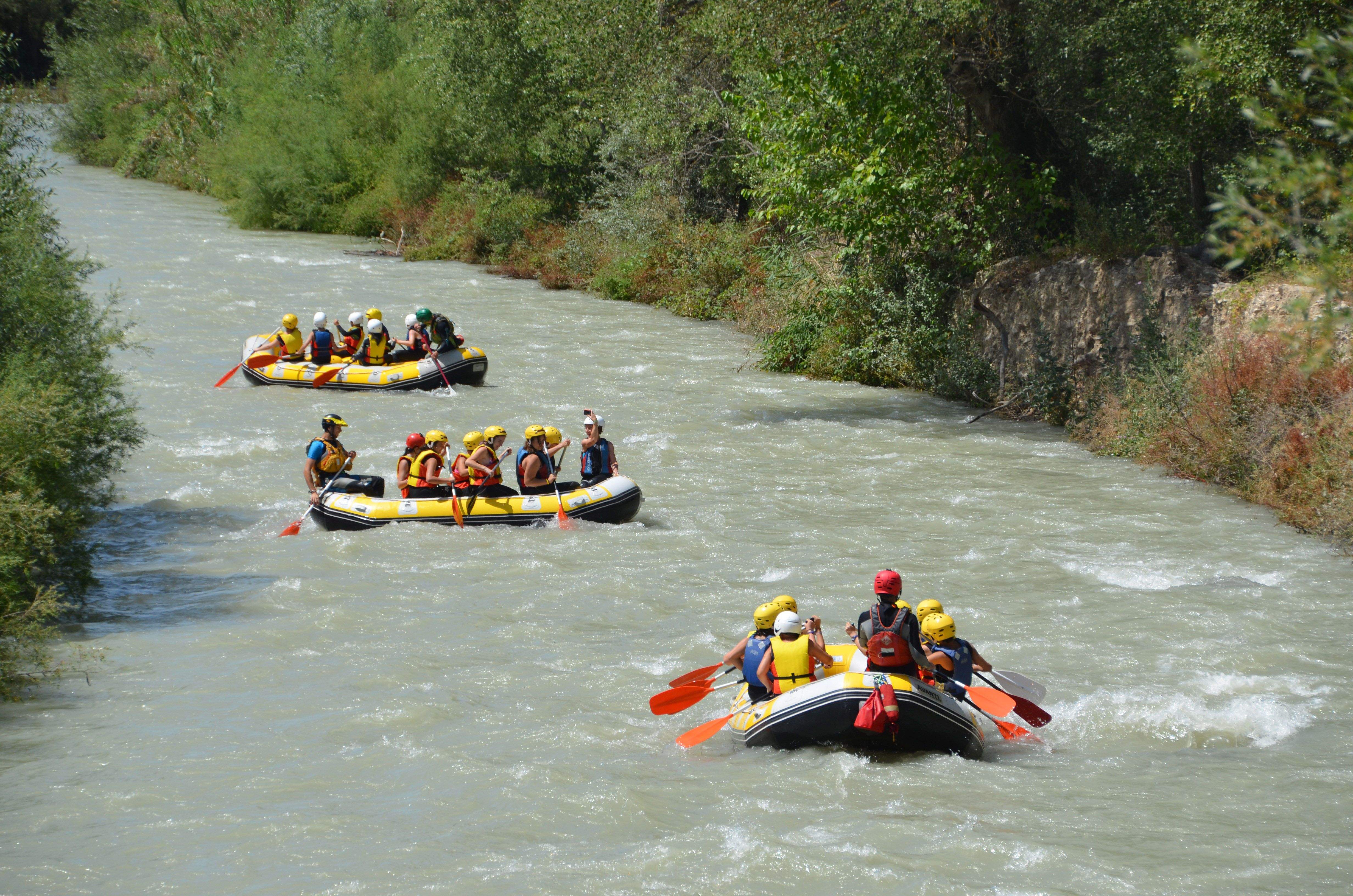 El rafting es un deporte ideal para practicarlo en verano.