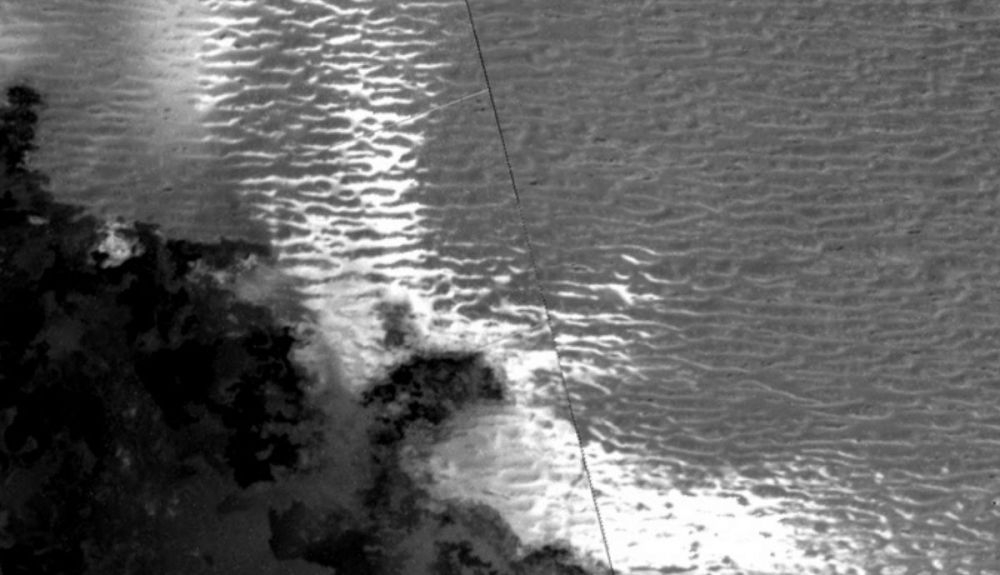 Esta imagen, tomada por la ya desaparecida nave espacial Galileo de la NASA, muestra bultos en forma de dunas en Io. Esta imagen, tomada por la ya desaparecida nave espacial Galileo de la NASA, muestra bultos en forma de dunas en Io.