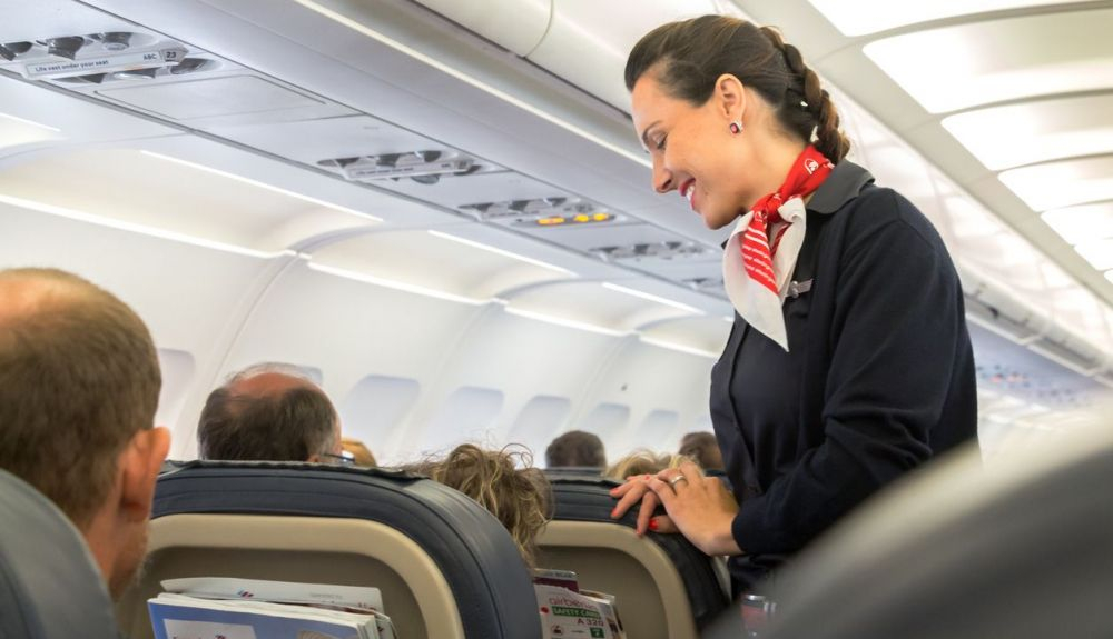 Si los auxiliares de vuelo parecen tranquilos y relajados, también puedes darte permiso para relajarte.